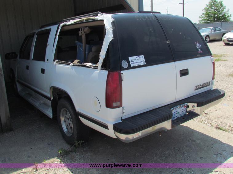 image for item H7399 1995 Chevrolet Suburban C1500 SUV