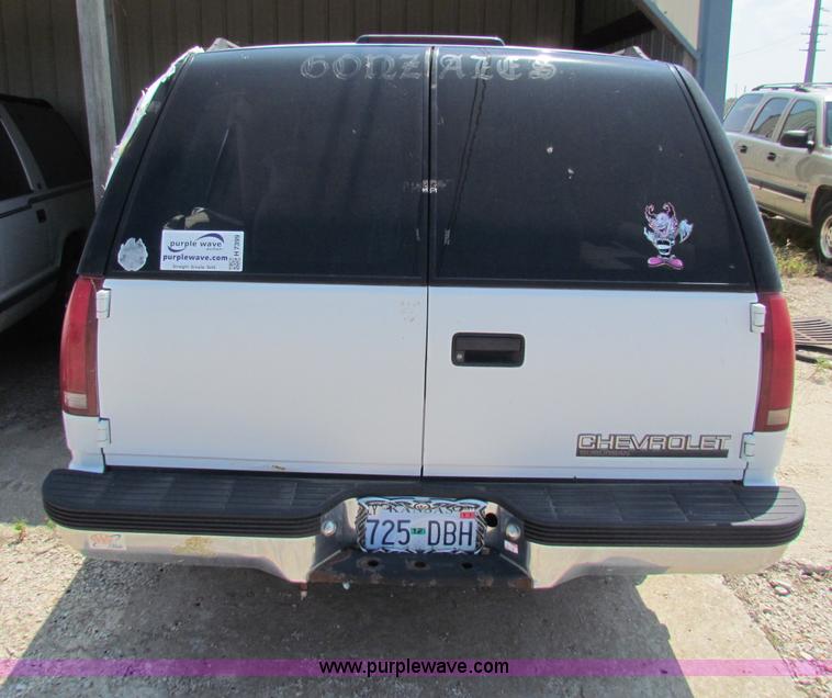 image for item H7399 1995 Chevrolet Suburban C1500 SUV
