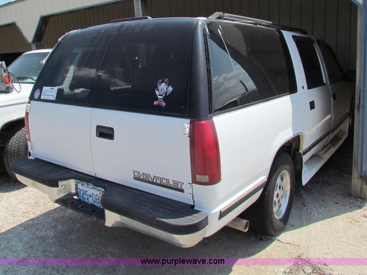 image for item H7399 1995 Chevrolet Suburban C1500 SUV