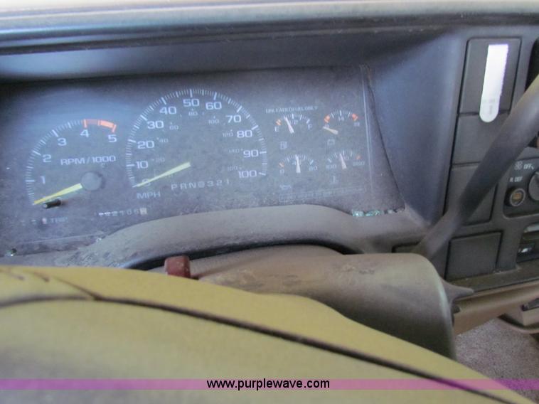 image for item H7399 1995 Chevrolet Suburban C1500 SUV