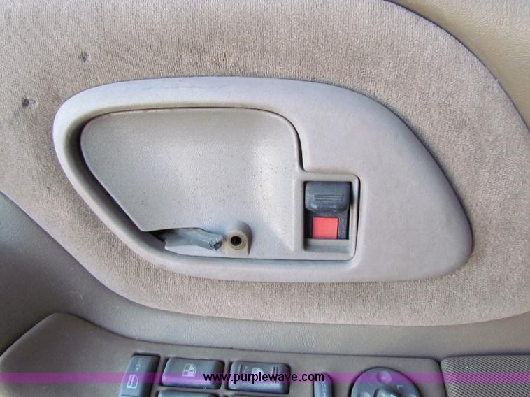 image for item H7399 1995 Chevrolet Suburban C1500 SUV