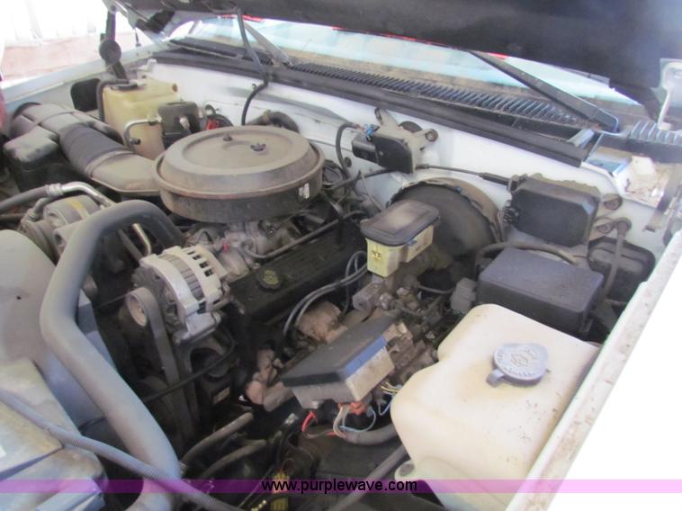 image for item H7399 1995 Chevrolet Suburban C1500 SUV