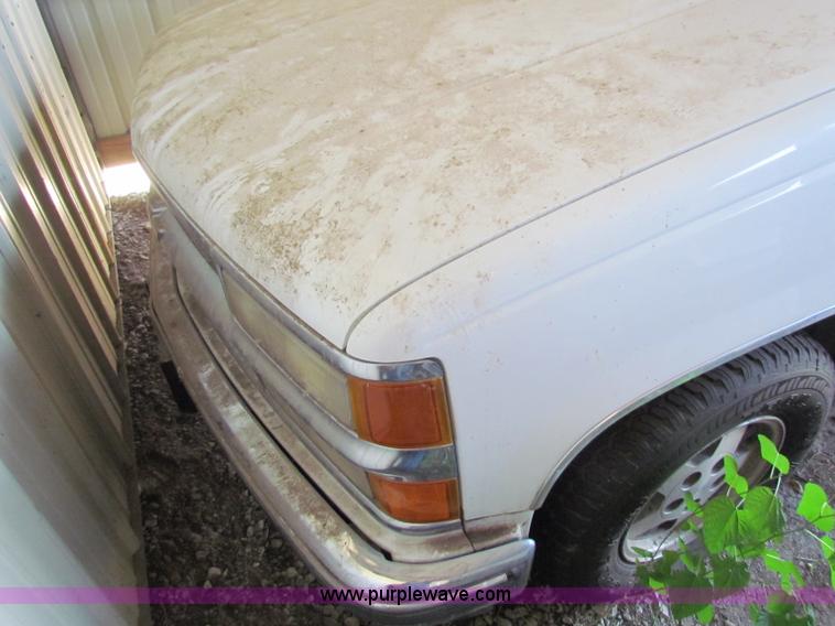 image for item H7399 1995 Chevrolet Suburban C1500 SUV