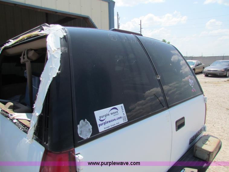 image for item H7399 1995 Chevrolet Suburban C1500 SUV