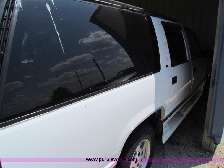 image for item H7399 1995 Chevrolet Suburban C1500 SUV