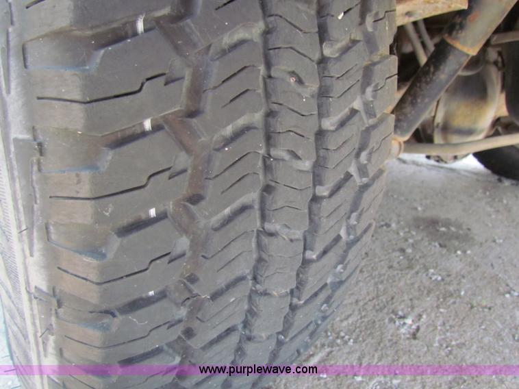 image for item H7399 1995 Chevrolet Suburban C1500 SUV