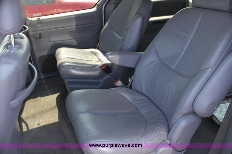 image for item H7403 1999 Chrysler Town & Country LXi minivan