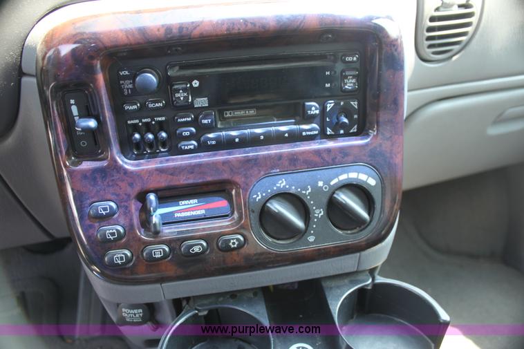 image for item H7403 1999 Chrysler Town & Country LXi minivan