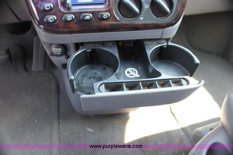 image for item H7403 1999 Chrysler Town & Country LXi minivan