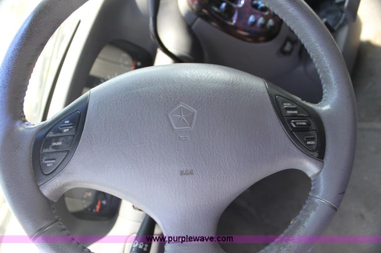 image for item H7403 1999 Chrysler Town & Country LXi minivan