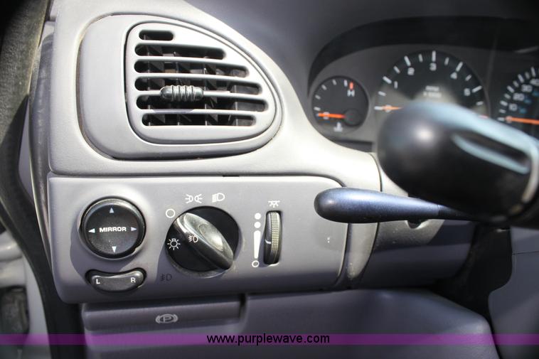 image for item H7403 1999 Chrysler Town & Country LXi minivan