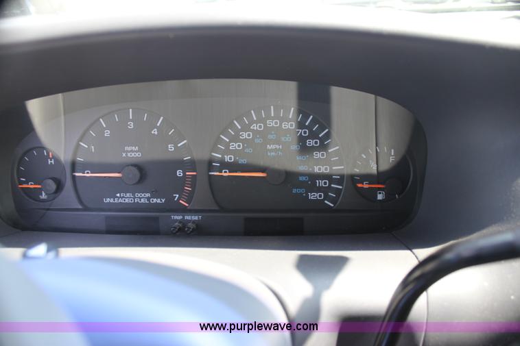 image for item H7403 1999 Chrysler Town & Country LXi minivan