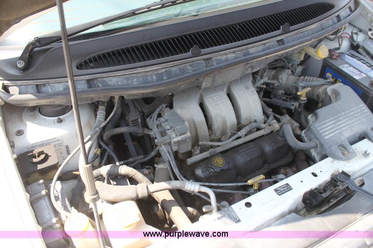 image for item H7403 1999 Chrysler Town & Country LXi minivan