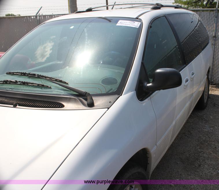 image for item H7403 1999 Chrysler Town & Country LXi minivan