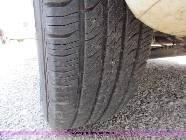 image for item H7403 1999 Chrysler Town & Country LXi minivan