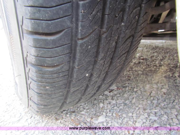 image for item H7403 1999 Chrysler Town & Country LXi minivan