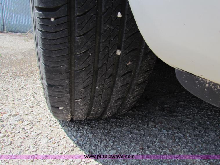 image for item H7403 1999 Chrysler Town & Country LXi minivan