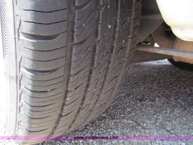 image for item H7403 1999 Chrysler Town & Country LXi minivan