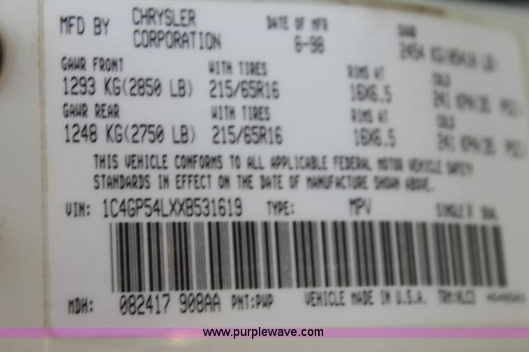 image for item H7403 1999 Chrysler Town & Country LXi minivan