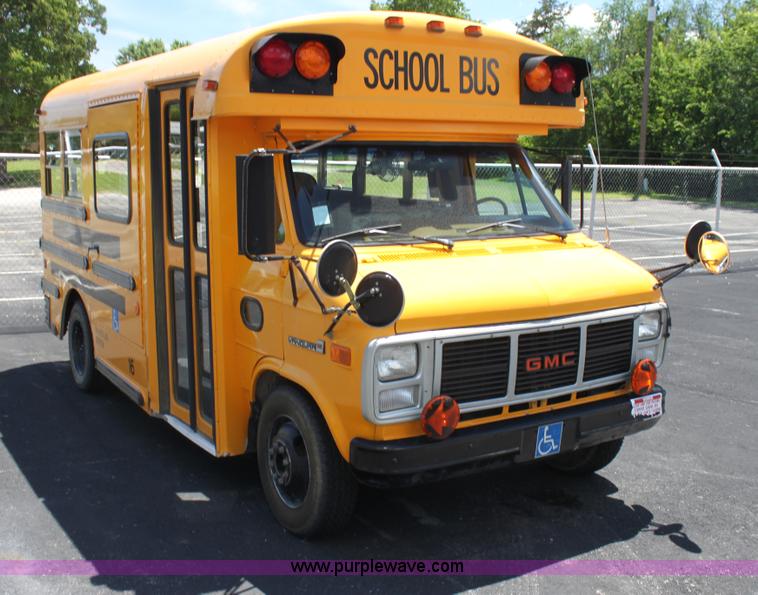 image for item H7420 1989 GMC G3500 Vandura school bus
