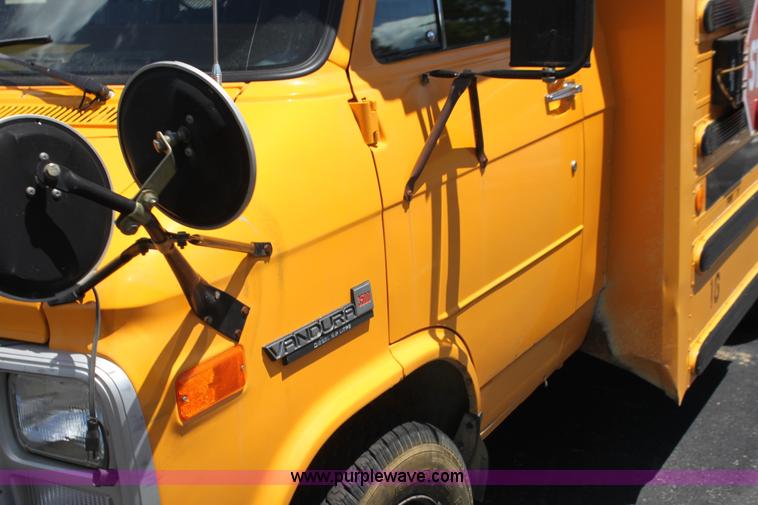 image for item H7420 1989 GMC G3500 Vandura school bus