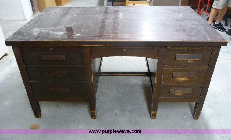 image for item H9888 Assorted items