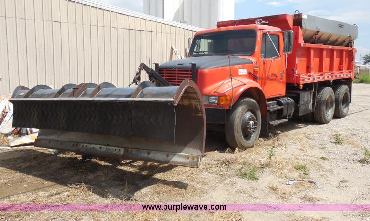 image for item H9948 1993 International 4900 dump truck