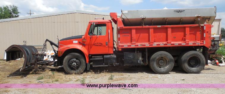 image for item H9948 1993 International 4900 dump truck