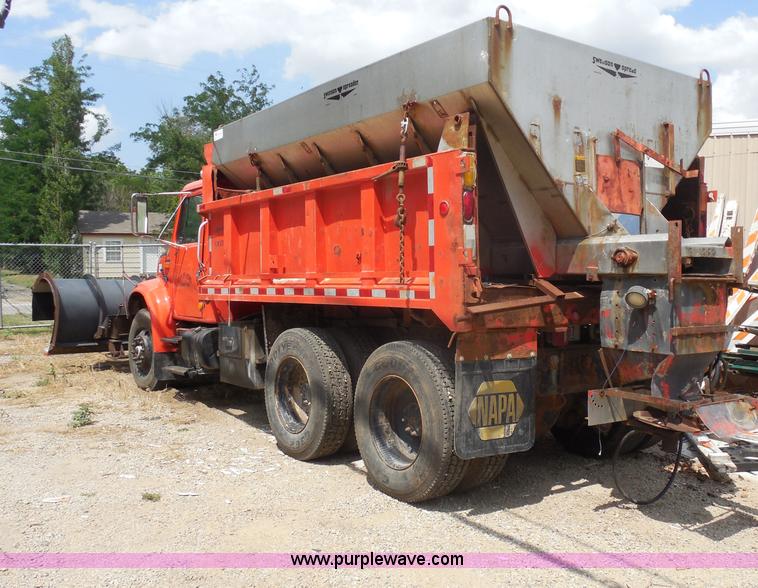image for item H9948 1993 International 4900 dump truck