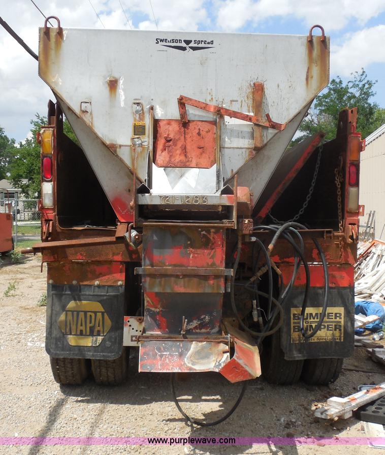 image for item H9948 1993 International 4900 dump truck