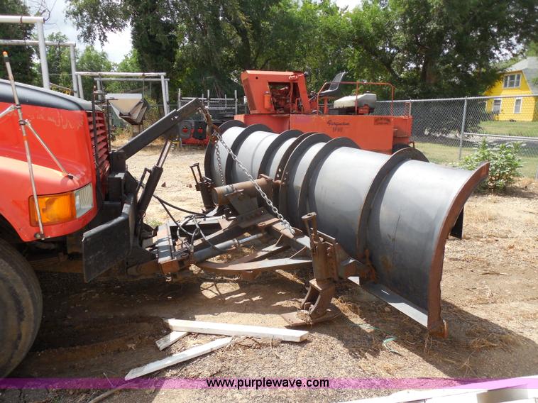 image for item H9948 1993 International 4900 dump truck