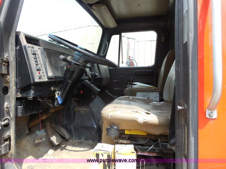 image for item H9948 1993 International 4900 dump truck