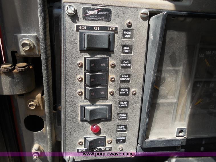 image for item H9948 1993 International 4900 dump truck