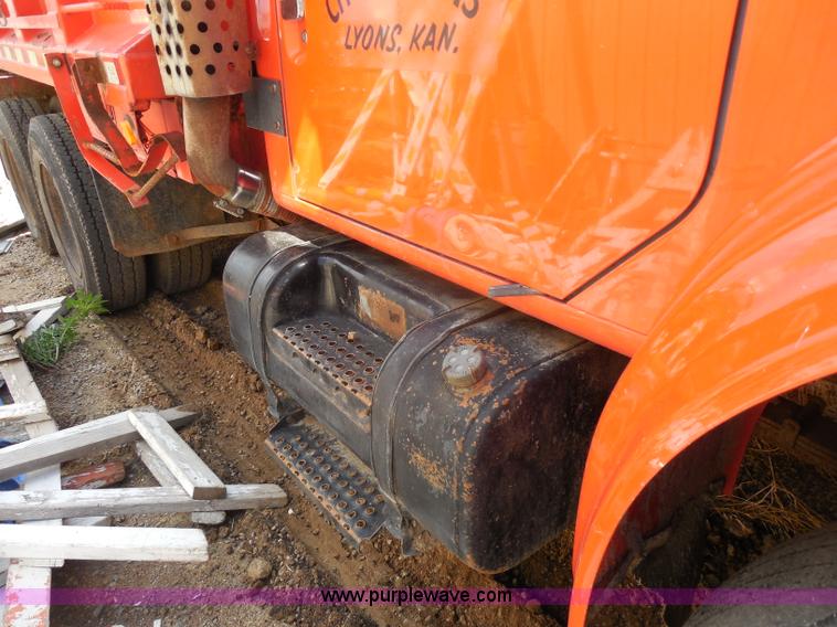 image for item H9948 1993 International 4900 dump truck