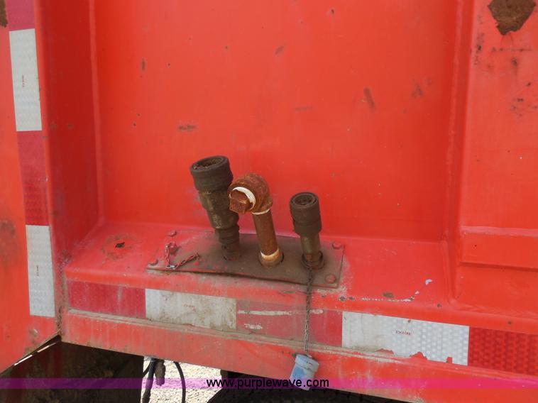 image for item H9948 1993 International 4900 dump truck