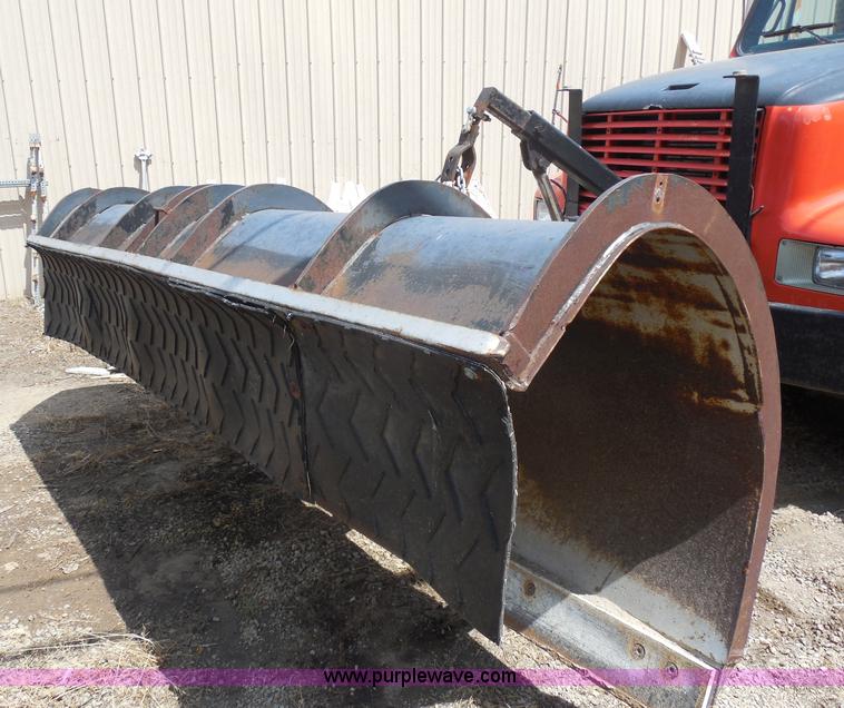 image for item H9948 1993 International 4900 dump truck