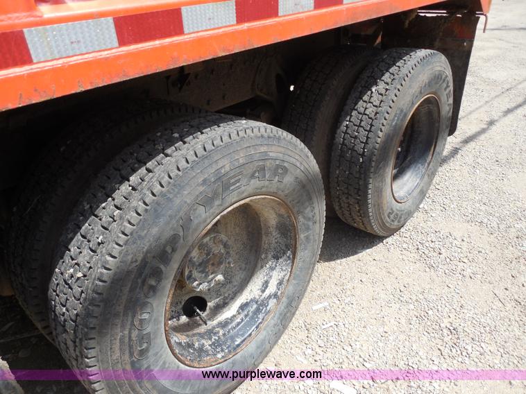 image for item H9948 1993 International 4900 dump truck