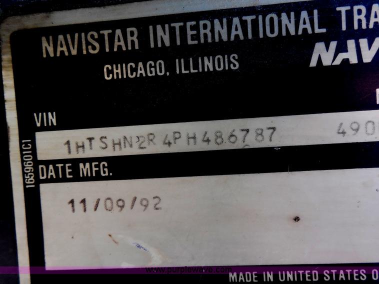 image for item H9948 1993 International 4900 dump truck