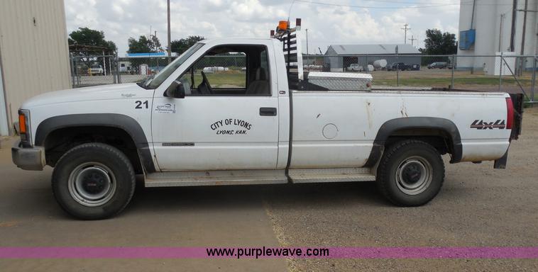 image for item H9949 1998 GMC Sierra 2500 pickup truck