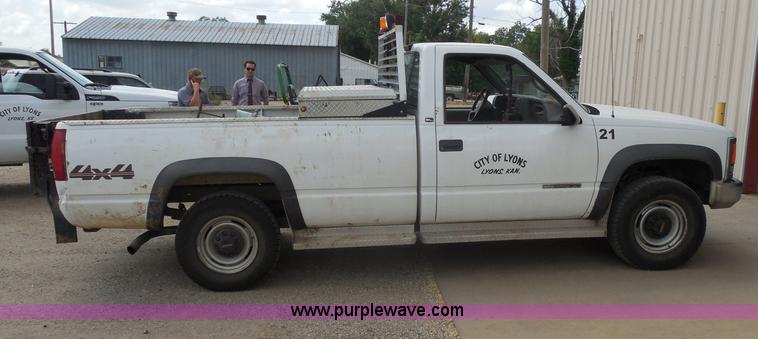 image for item H9949 1998 GMC Sierra 2500 pickup truck