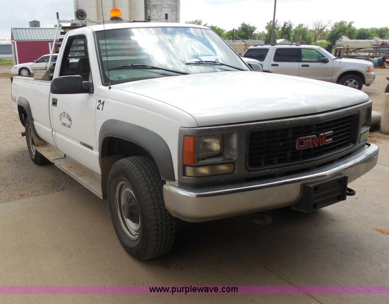 image for item H9949 1998 GMC Sierra 2500 pickup truck