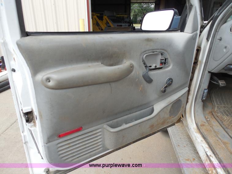 image for item H9949 1998 GMC Sierra 2500 pickup truck