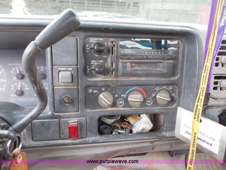 image for item H9949 1998 GMC Sierra 2500 pickup truck