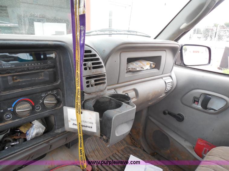 image for item H9949 1998 GMC Sierra 2500 pickup truck