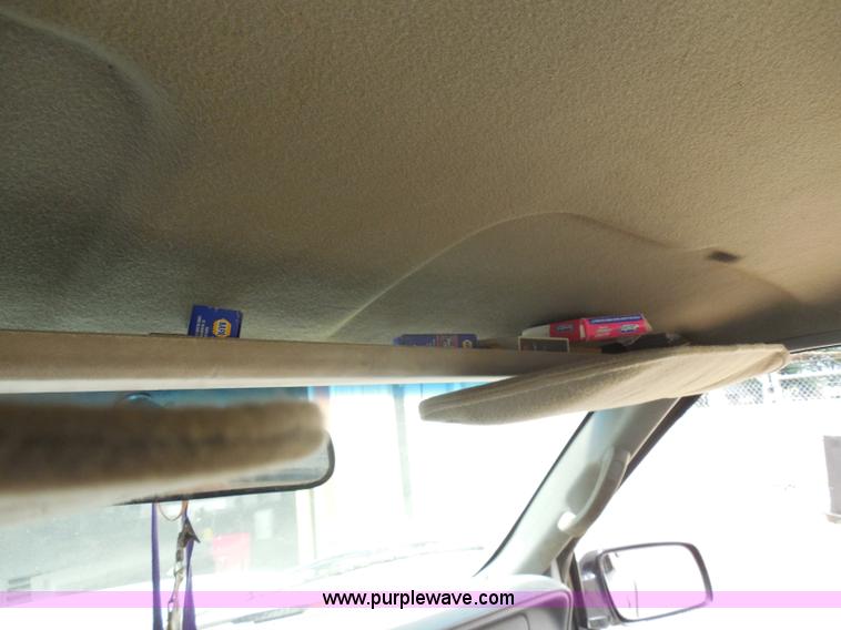 image for item H9949 1998 GMC Sierra 2500 pickup truck