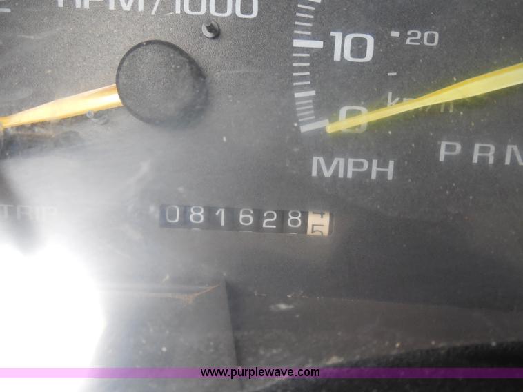 image for item H9949 1998 GMC Sierra 2500 pickup truck