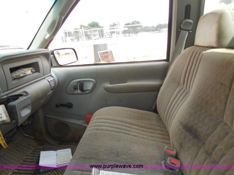 image for item H9949 1998 GMC Sierra 2500 pickup truck