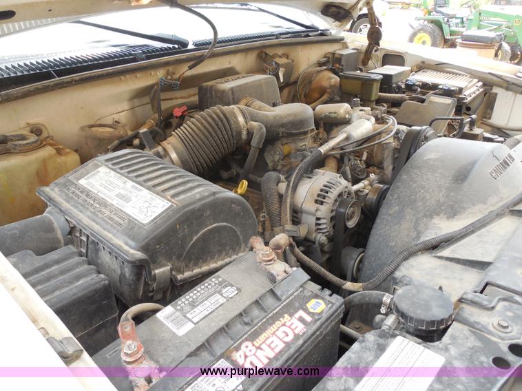 image for item H9949 1998 GMC Sierra 2500 pickup truck