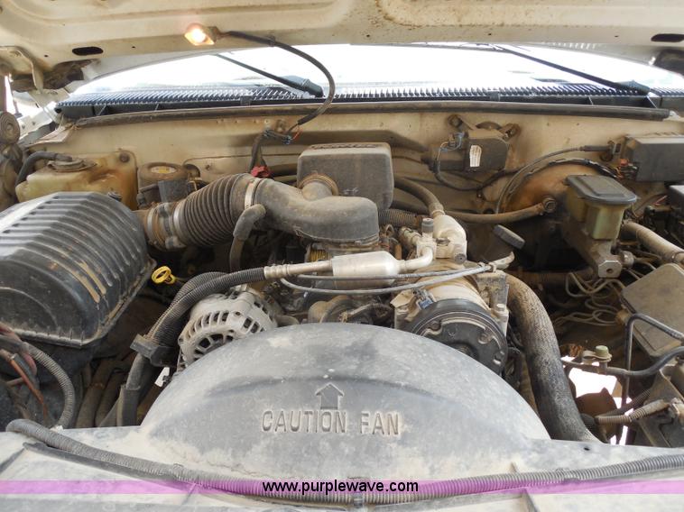 image for item H9949 1998 GMC Sierra 2500 pickup truck