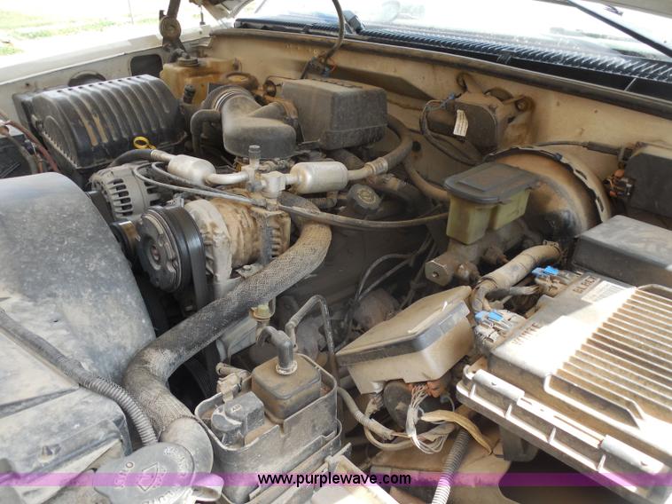 image for item H9949 1998 GMC Sierra 2500 pickup truck